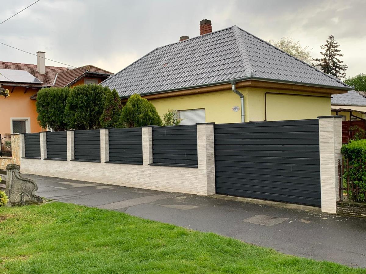 Estike Lägenhet Balatonlelle Exteriör bild