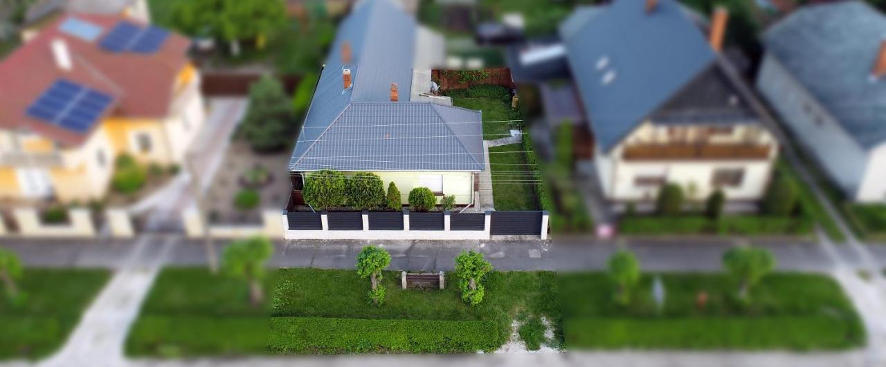Estike Lägenhet Balatonlelle Exteriör bild